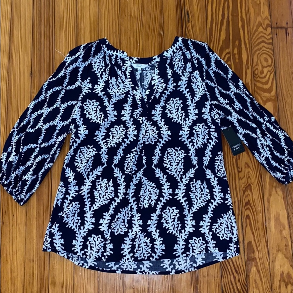 Crown and ivy navy blue top